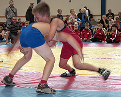 © Dirk Mehrwald Kampfszene Freistilringen Norddeutsche Jugend-Meisterschaft in Luebtheen 2010